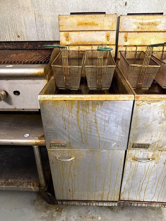 Pitco Commercial Fryer with Twin Baskets and Grease Residue 30x15x50 baskets are 13 x 6/each