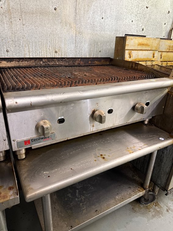 Cecilware Pro Gas Grill with Knob Controls 36 x 30 x 16