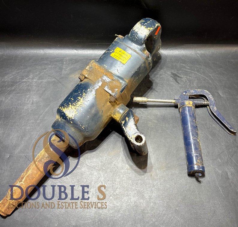 Central Pneumatic Professional Impact Wrench with Grease Gun