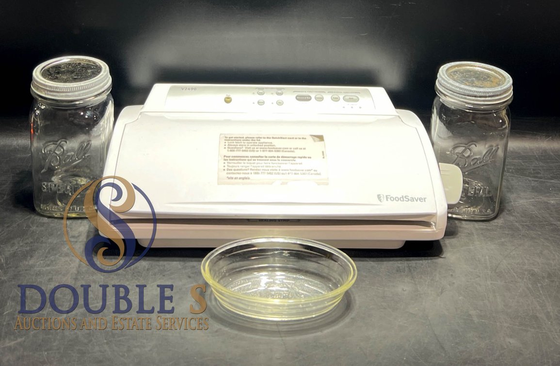 FoodSaver V2490 Vacuum Sealer with 2 Mason Jars and Lid