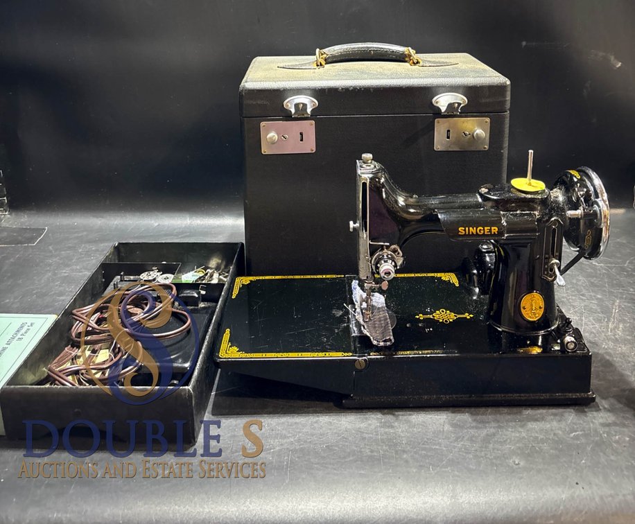 Singer Featherweight with Case