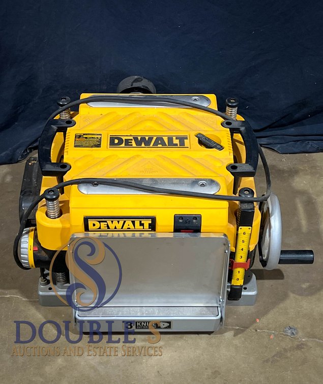 DeWalt DW735X 13" Thickness Planer with Stand