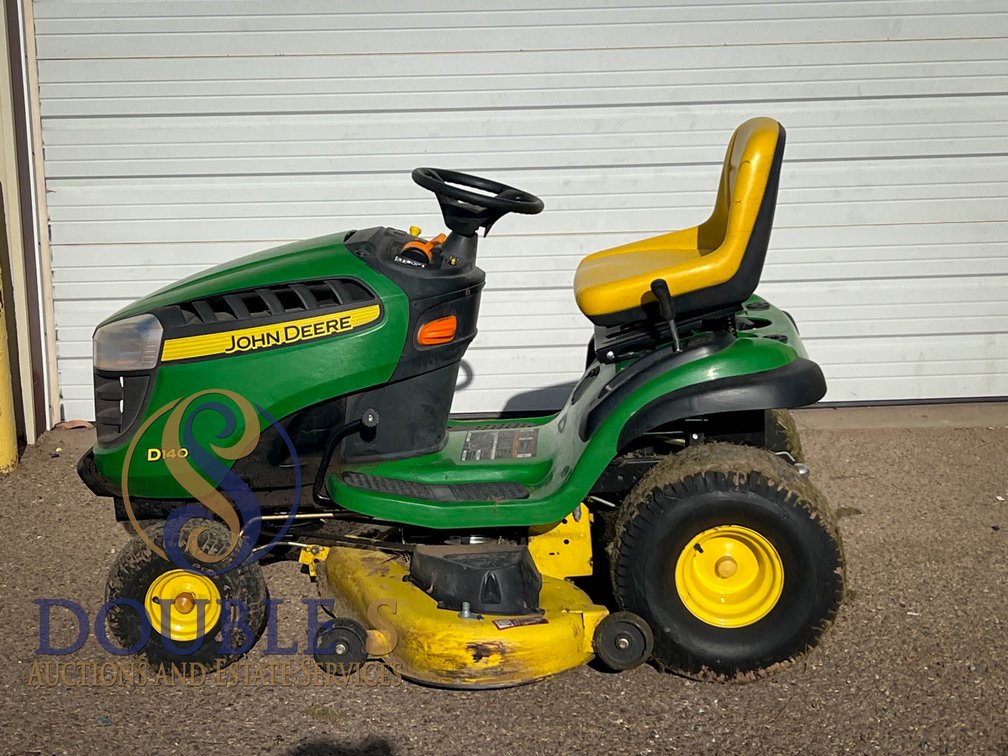 John Deere D140 Lawn Tractor, 48" Deck