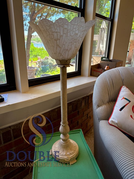 White Table Lamp with Tulip-shaped Frosted Glass Shade and Ornate Base