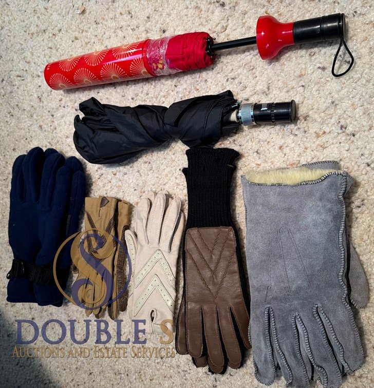 Men’s And Women’s Gloves With Two Umbrellas