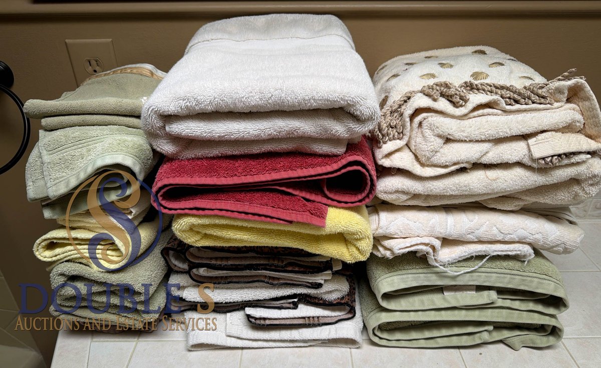 Towels in Various Colors and Sizes