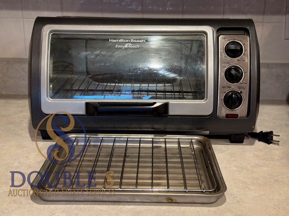 Hamilton Beach Easy Reach Toaster Oven with Baking Pan