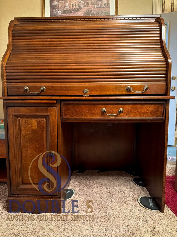 Wood Roll-Top Desk with Storage Compartments, 40”x52”x33”
