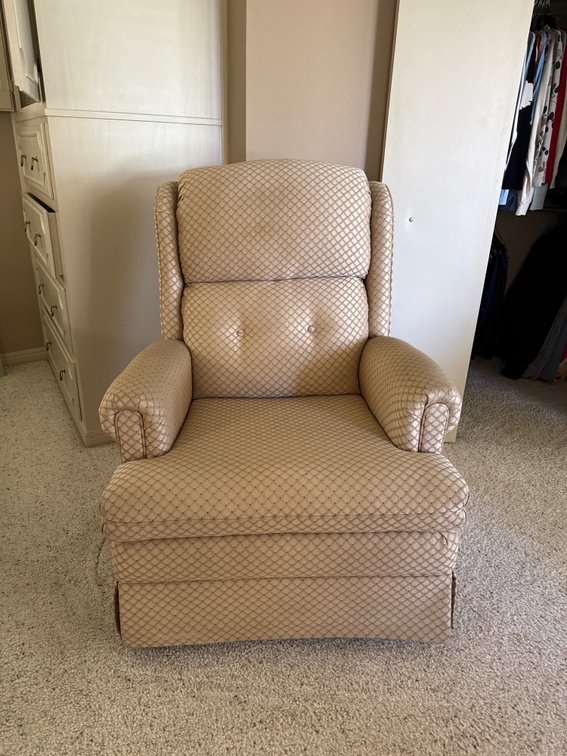 Upholstered Recliner Chair with Diamond-Patterned Fabric