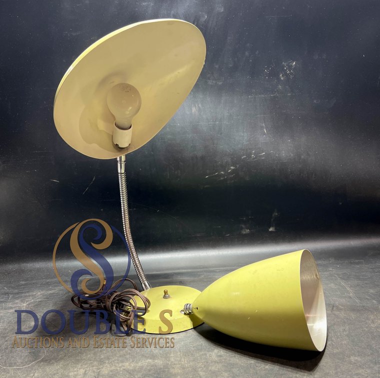 Adjustable Desk Lamp With Gooseneck and Metal Shade