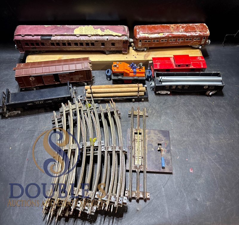 Lionel O-Gauge Train Cars, Accessories, and Track