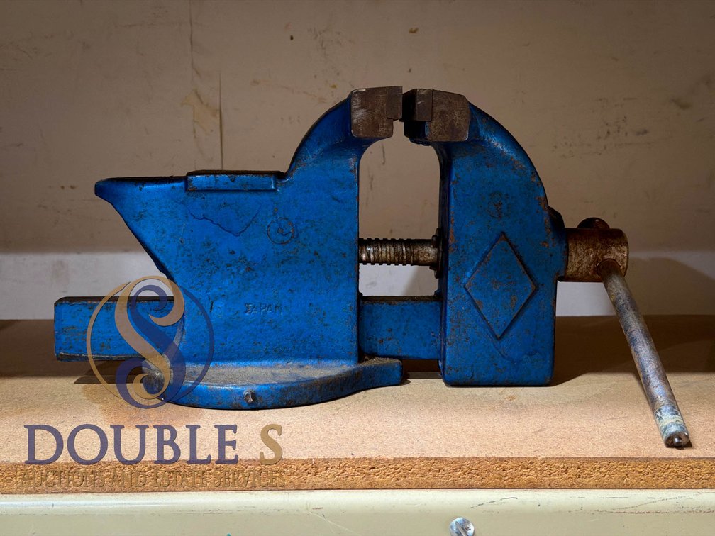 JSB 1504 Bench Vise in Blue with Anvil Surface