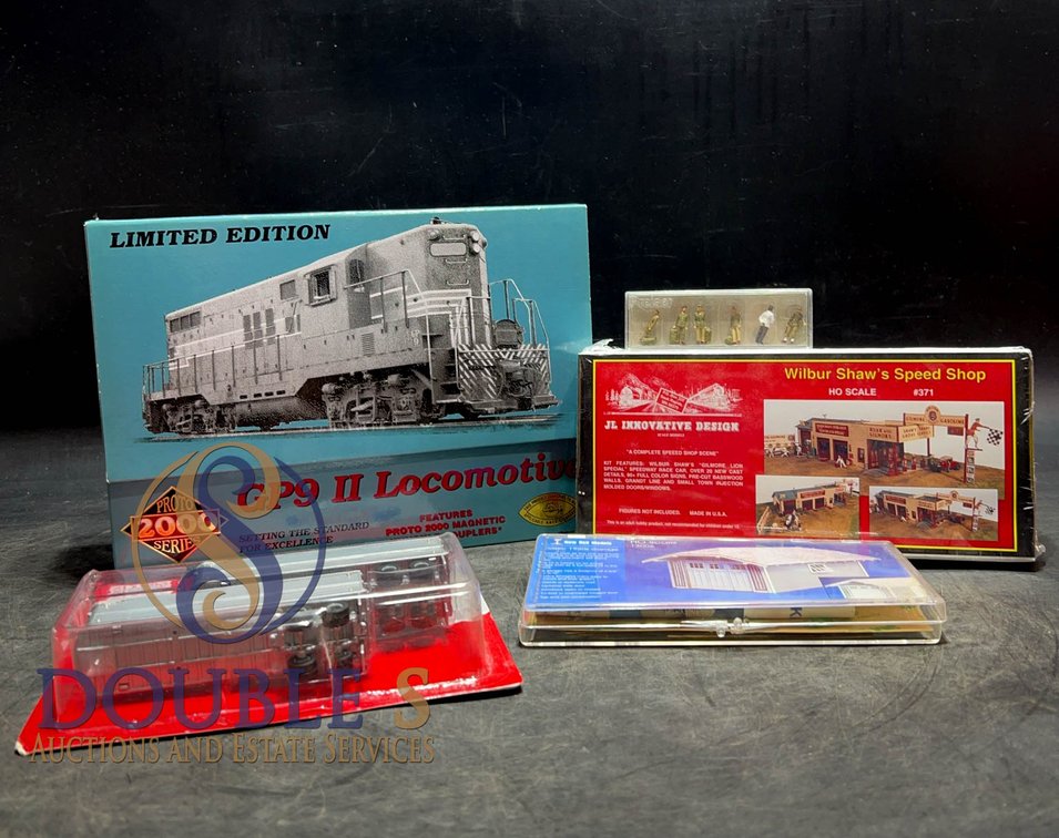 HO Scale Train Kits and Accessories Lot