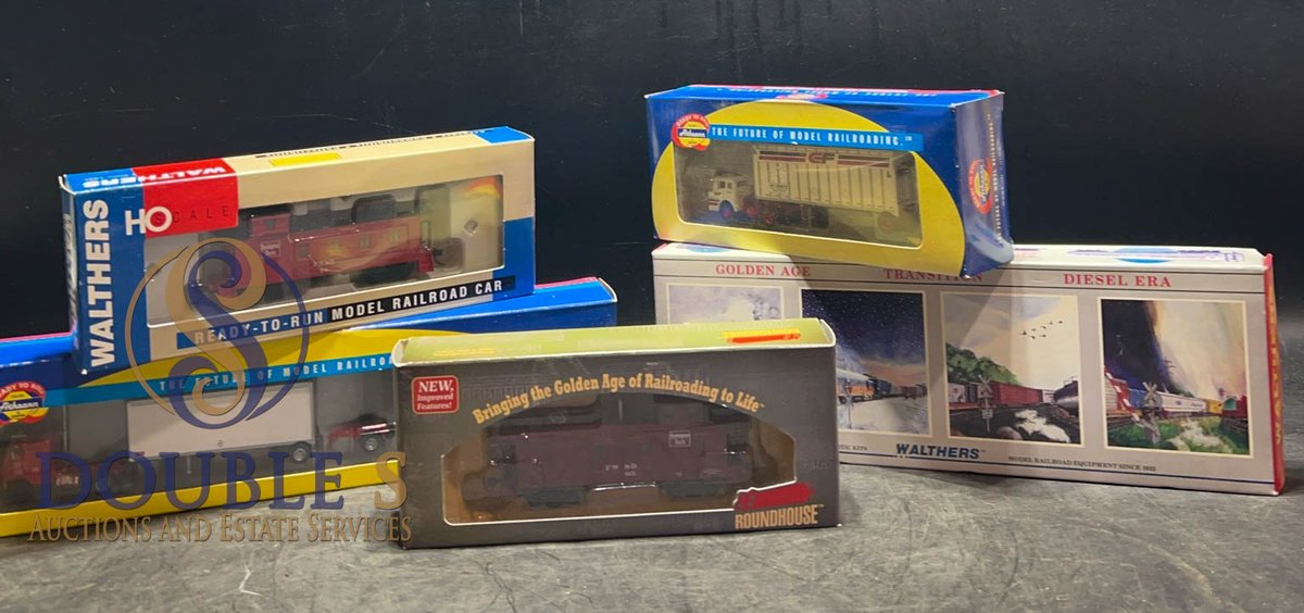 HO Scale Model Train Cars and Vehicles Lot