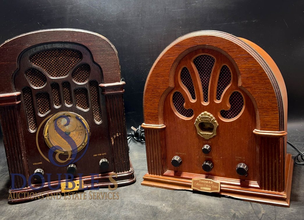 Working Wood Case Tabletop Radios