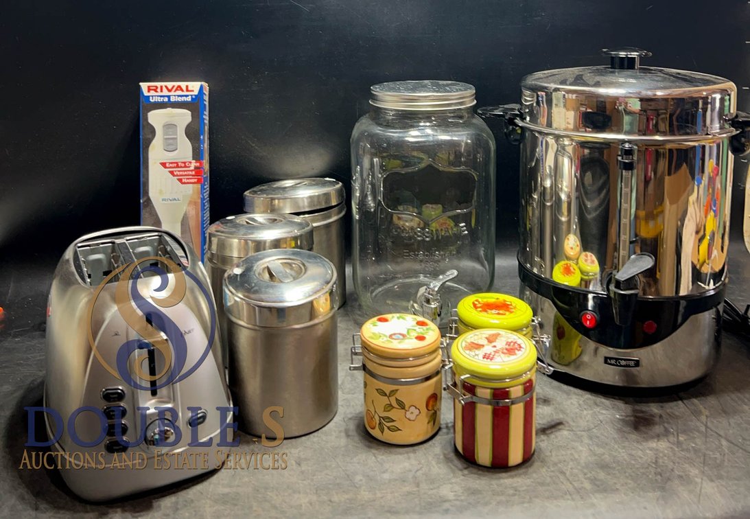 Kitchen Appliance and Storage Lot