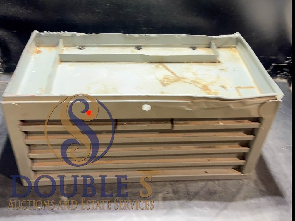 Metal Tool Chest With 3 Pull-Out Drawers