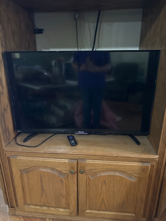 Hisense 40" Flatscreen TV with Roku