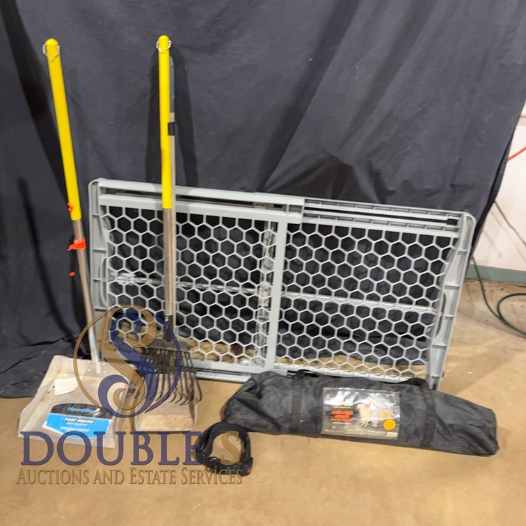 Pet Care Lot with Gate, Scoops, Tent, Collar