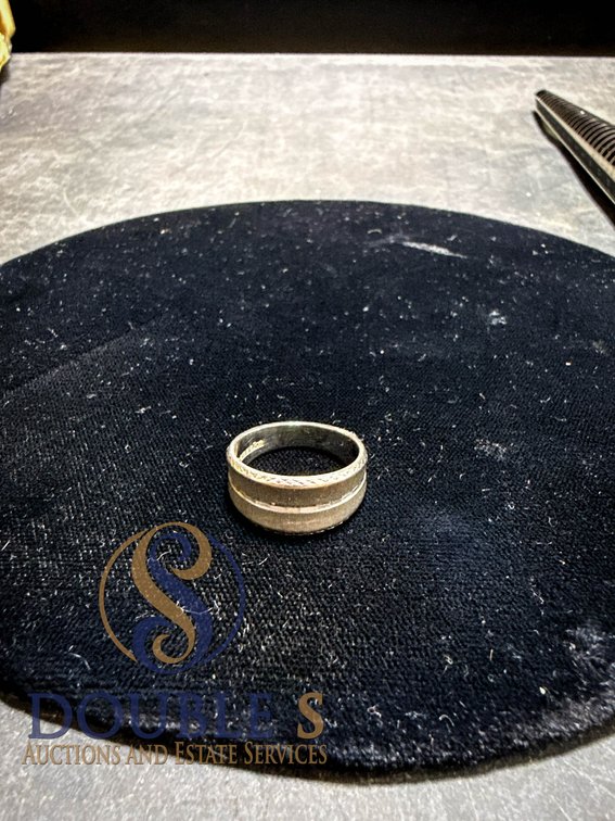 14K White Gold Band, 5.4g, Size 6.5