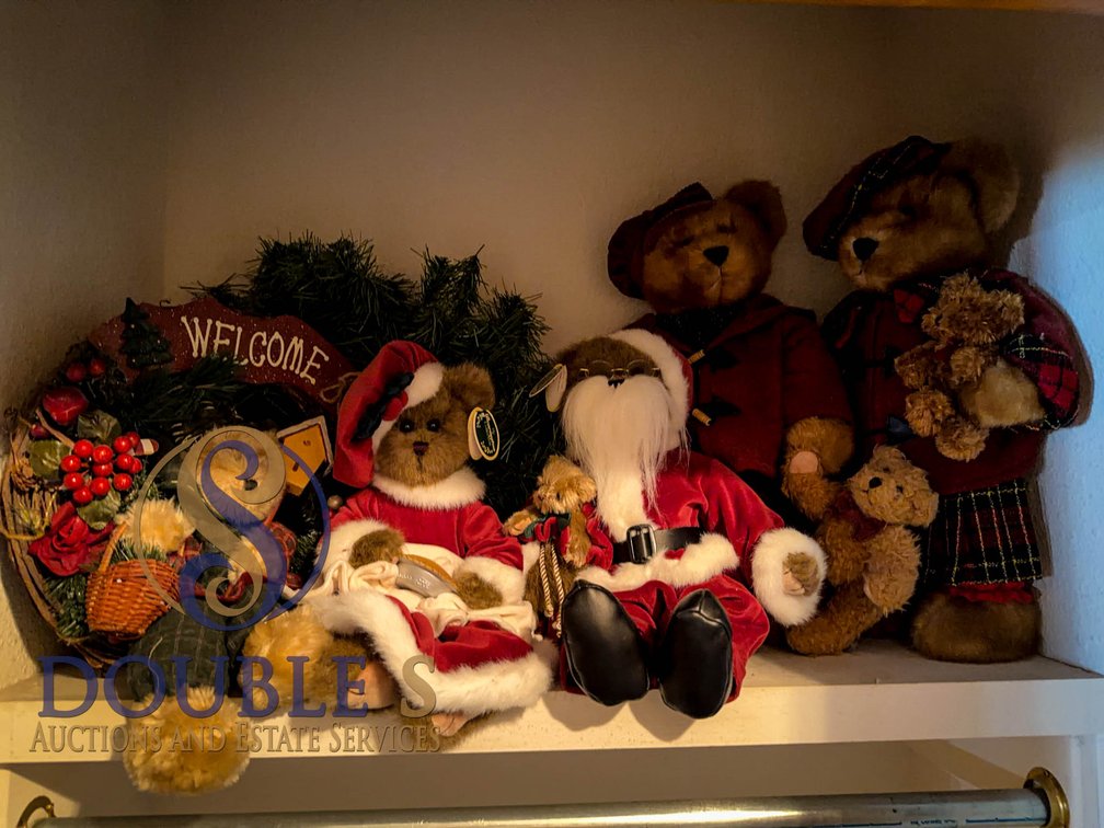 Christmas-Themed Teddy Bear Collection