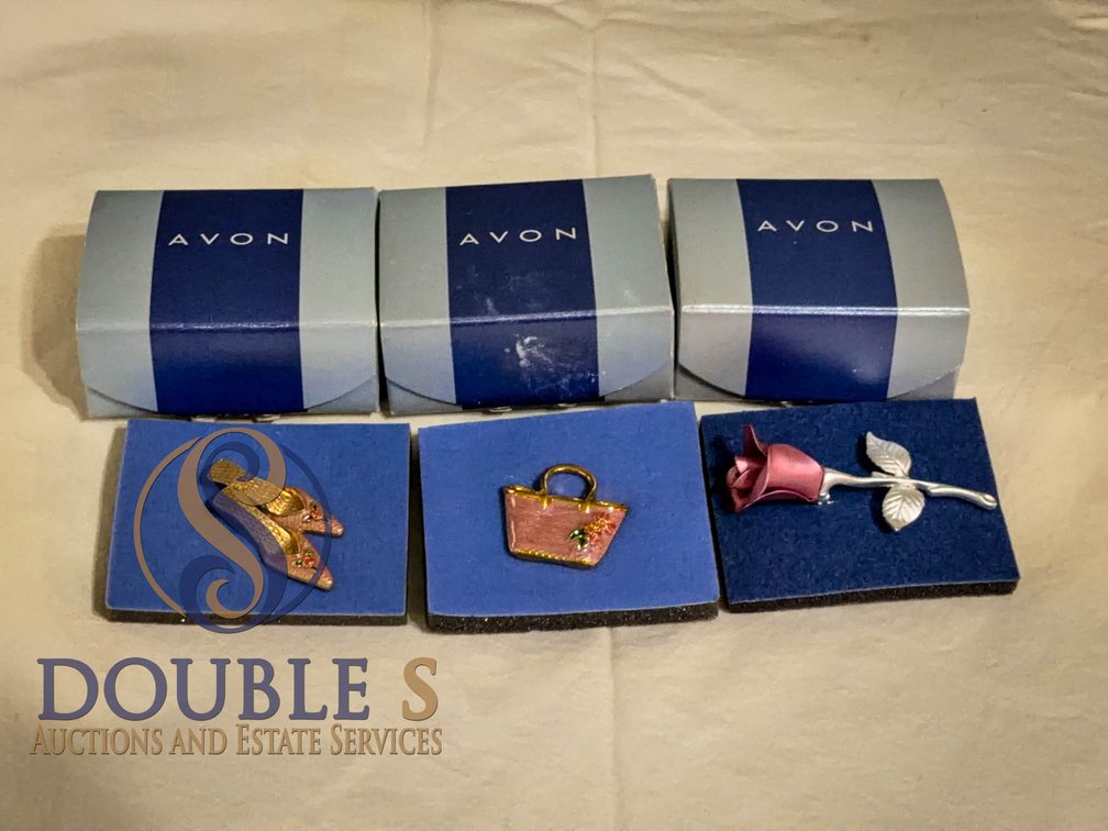 Avon Brooch Lot: Shoes, Purse, Rose with Box