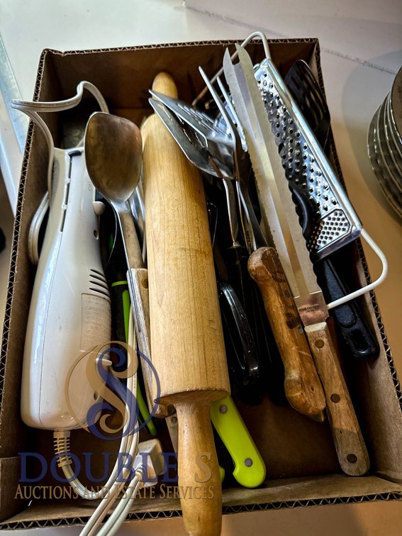 Kitchen Utensils and Electrical Knife