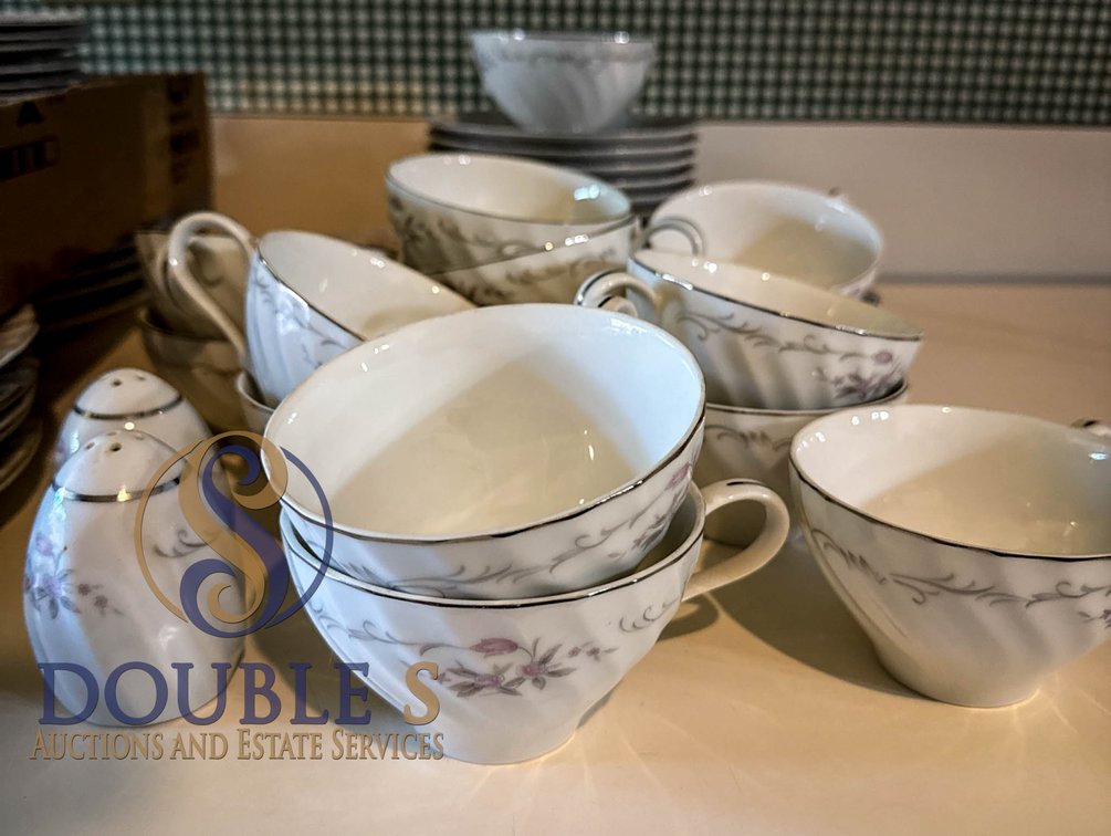Gold Standard Porcelain China Set, Japan