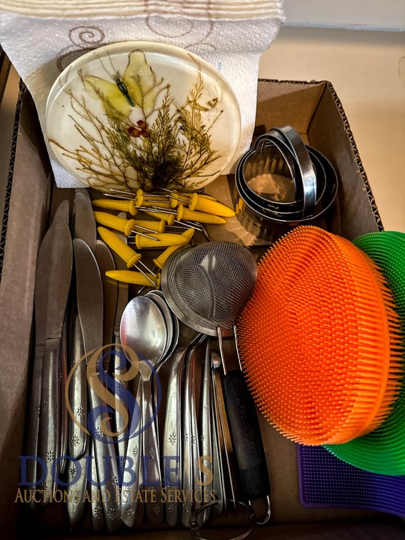 Kitchen Utensil and Gadget Lot
