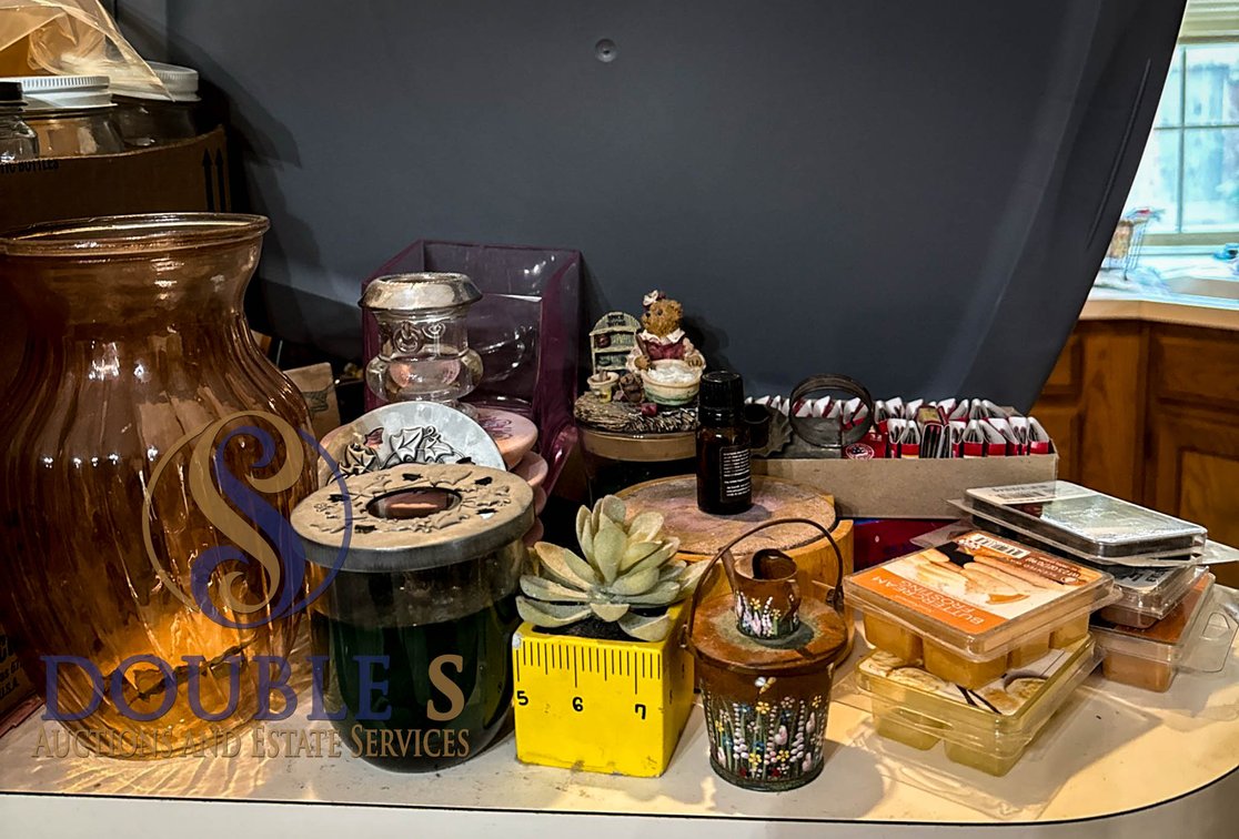 Decorative Home Décor and Candle Lot