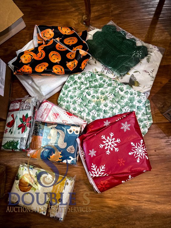 Vinyl Tablecloths and Placemats