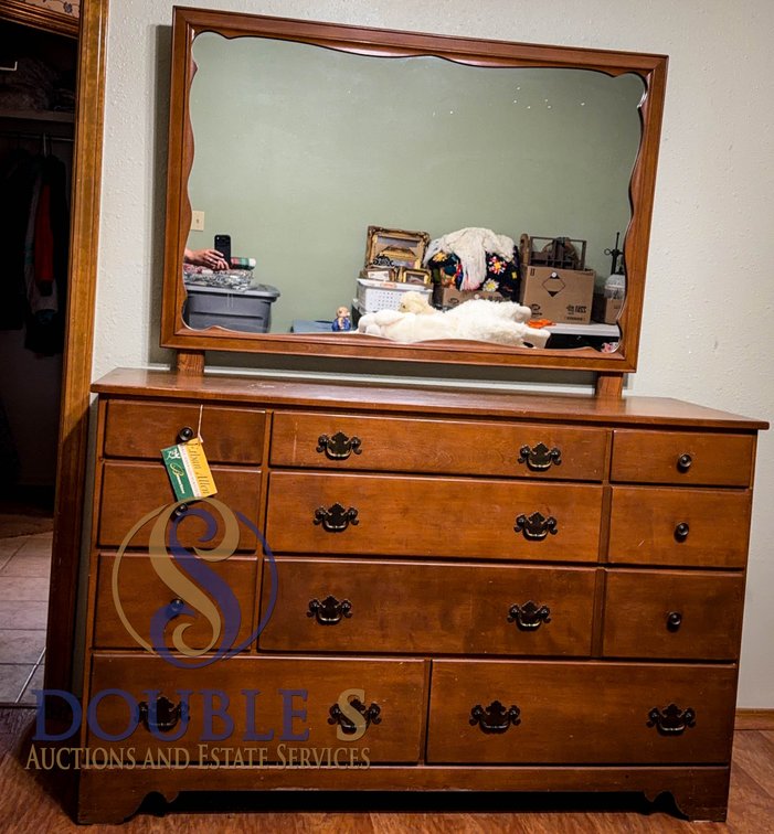 Ethan Allen Dresser With Mirror
