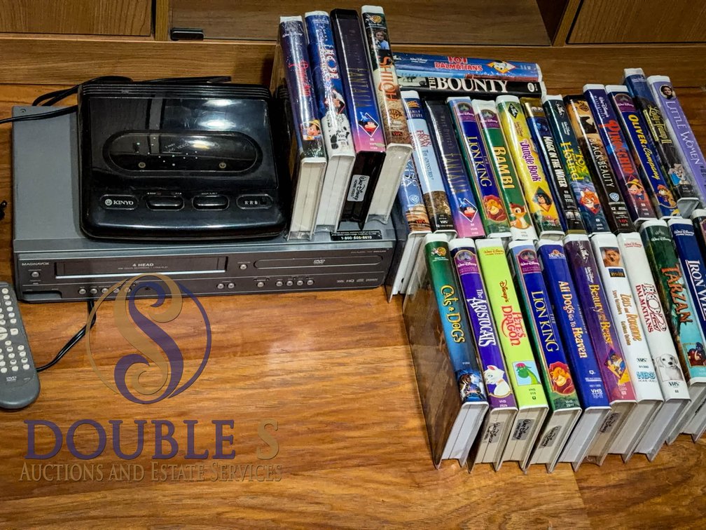 Magnavox VCR/DVD Combo With 23 VHS Tapes