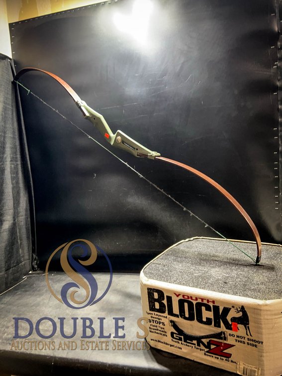 Bear Archery Recurve Bow with Block Target