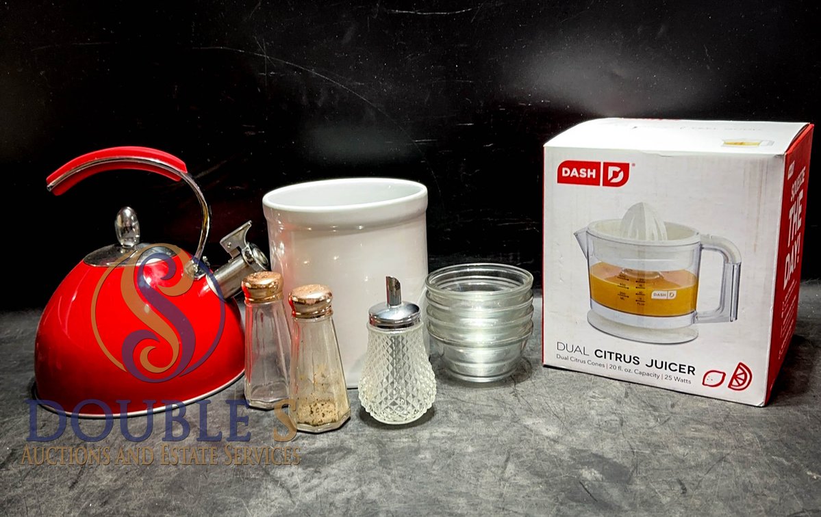 Kitchenware Lot with Red Kettle and Juicer