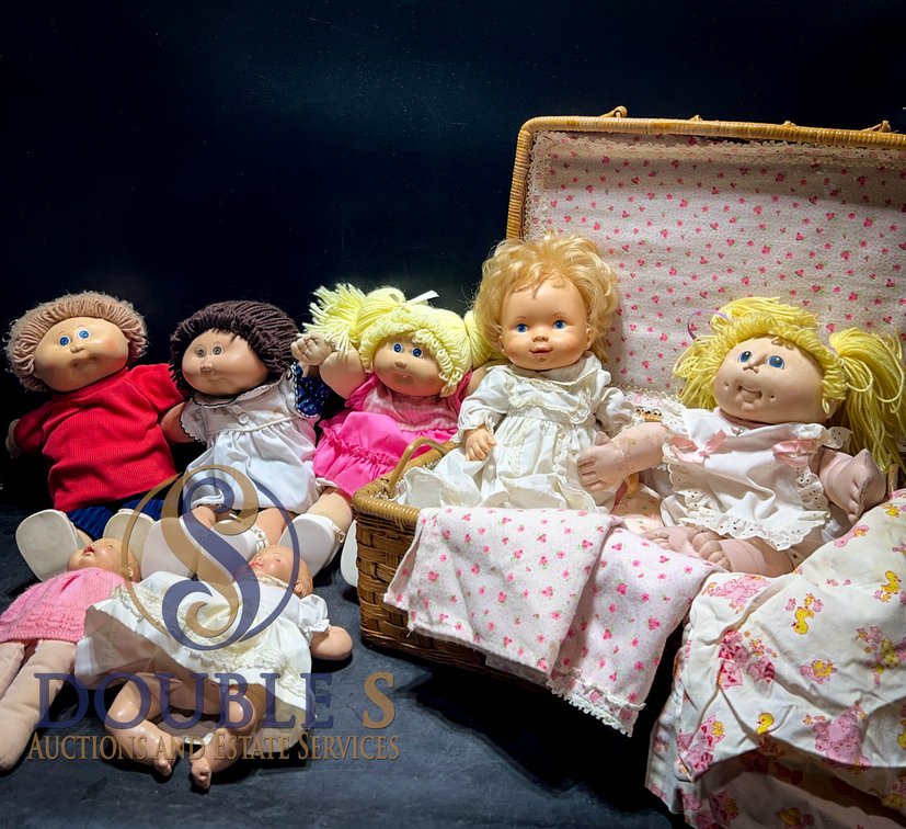 Cabbage Patch Dolls, Various Other Dolls and Wicker Case Lot