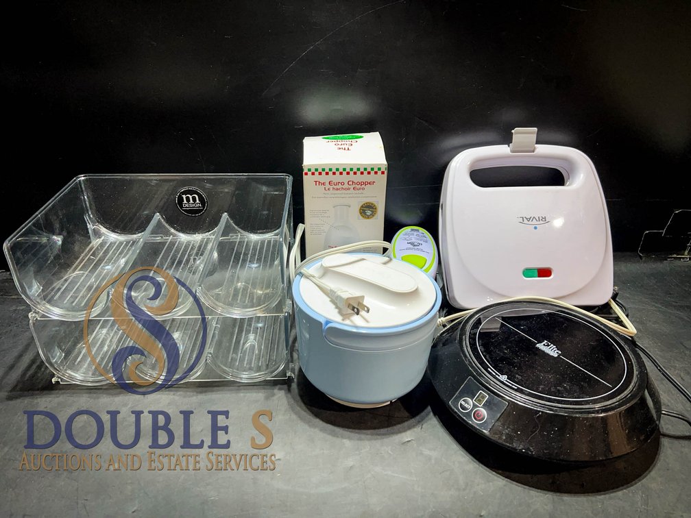 Small Kitchen Appliance and Storage Lot