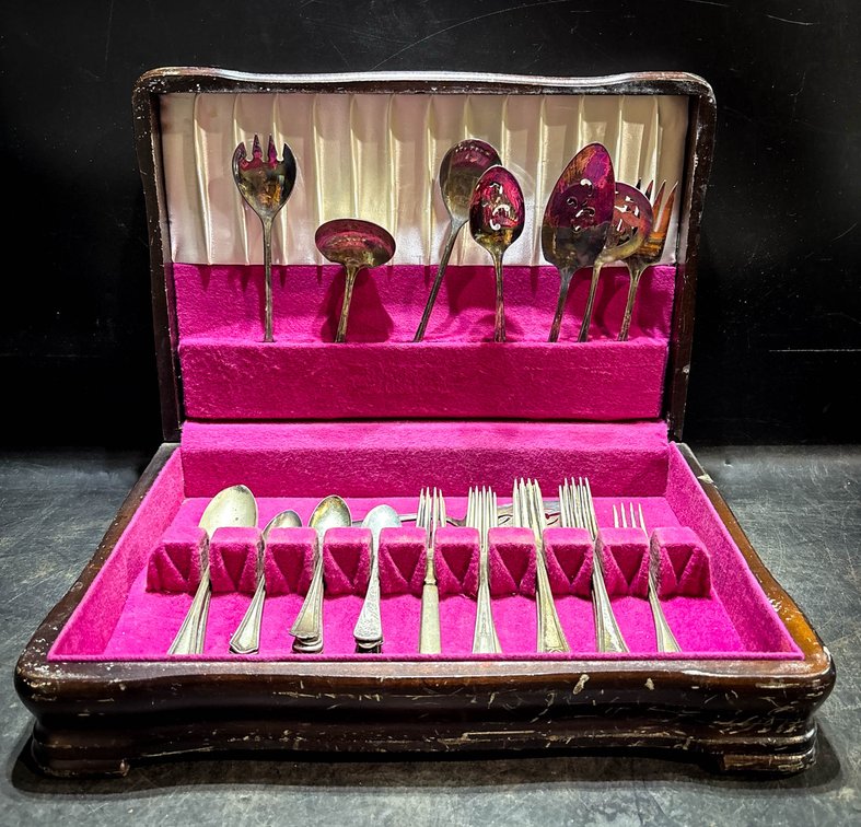 Silverplate Flatware Set in Kenized Box
