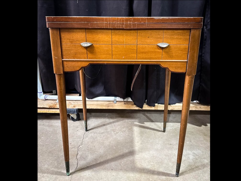 Singer 3802 Sewing Machine with Wood Cabinet