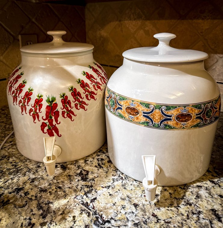 Ceramic Beverage Dispensers with Lids