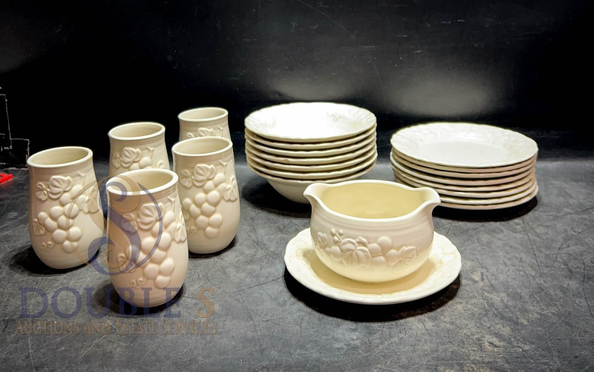 Metlox Poppy Trail White Embossed Set