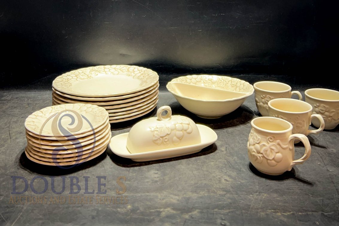 Metlox Poppytrail Grape Verness Dinnerware