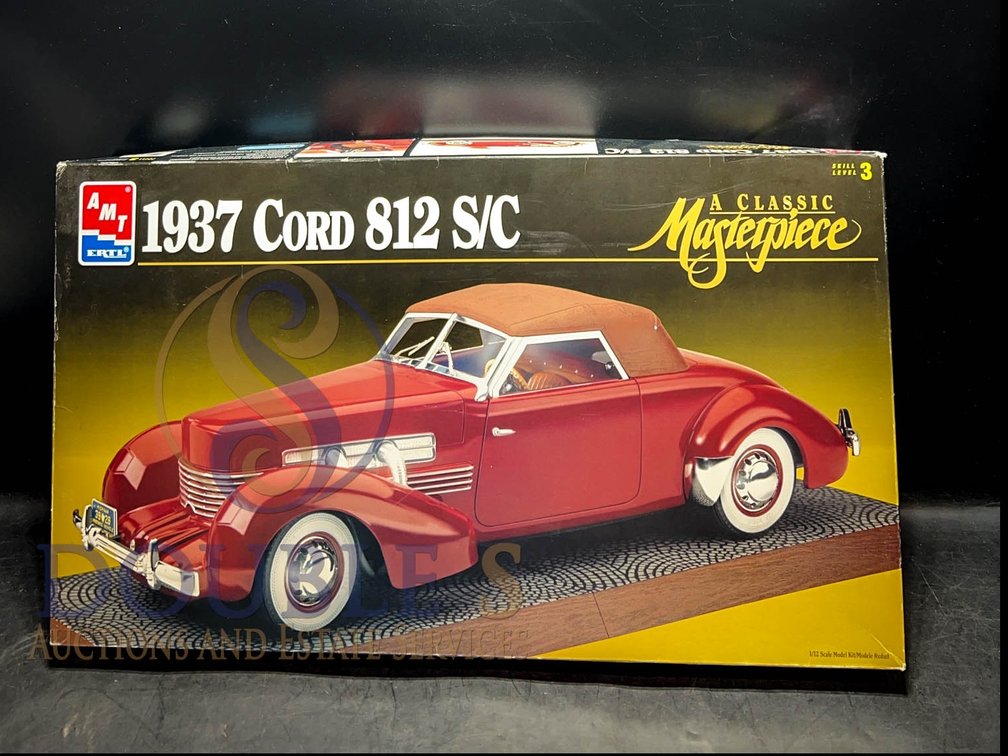 AMT 1937 Cord 812 S/C Model Kit