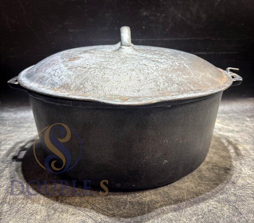 Wagner Ware Sidney Cast Iron Dutch Oven with