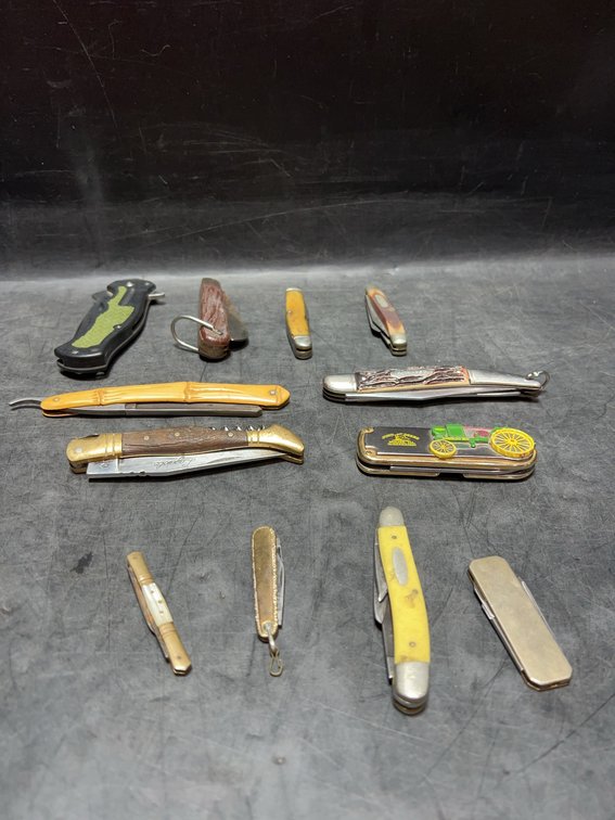 11 Folding Pocket Knives 1 straight razor