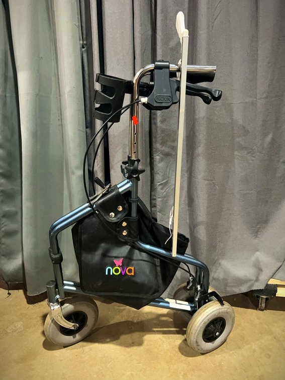 Nova 3-Wheel Walker With Grabber Tool