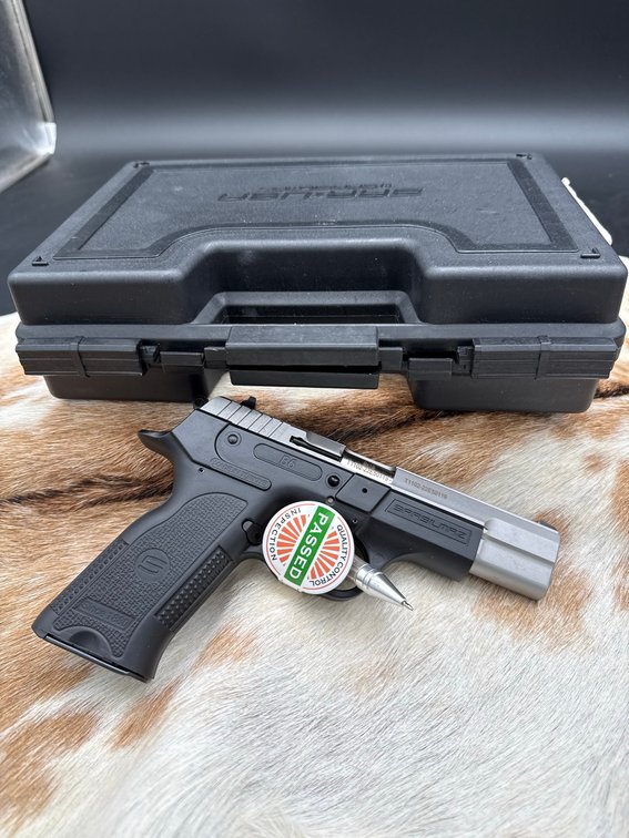 SAR USA SAR B6 9mm Semi-Auto Pistol w/ Case