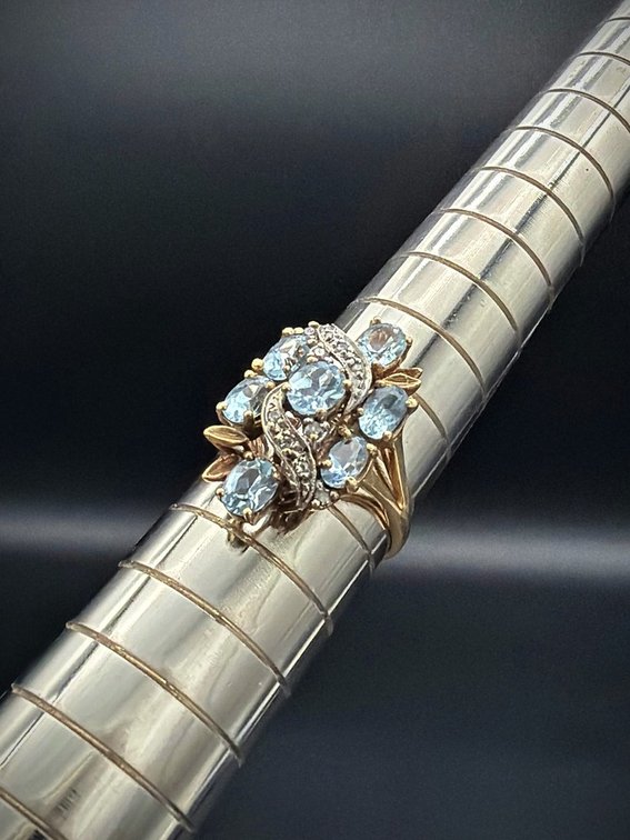 Vintage 10K Gold Blue Stone Cluster Ring