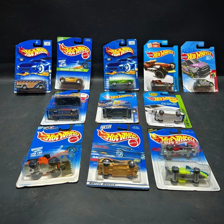 Hot Wheels Carded Lot: 12 Cars, Treasure Hunt