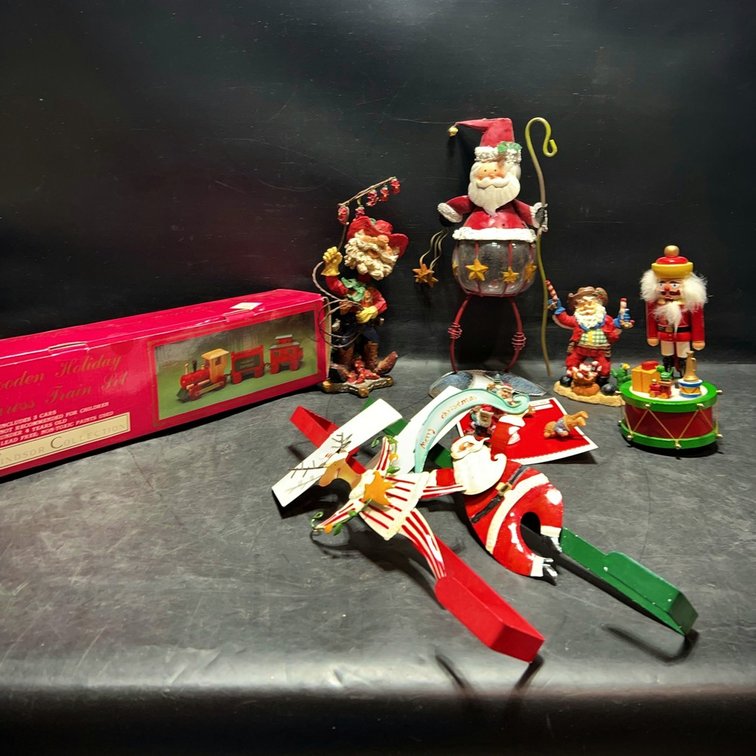 Christmas Décor With Windsor Train Set